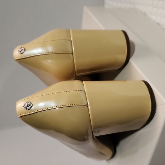 Anne Klein Pale Yellow Patent Leather Pumps - Picture 3 of 16